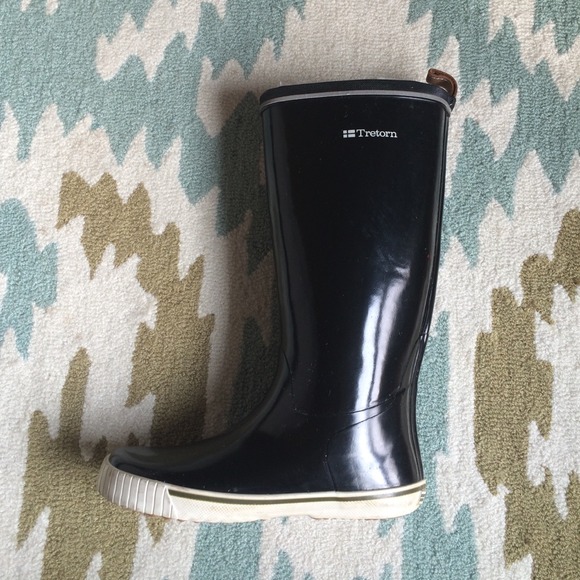 Black rain boots with fur lining (tretorn brand)