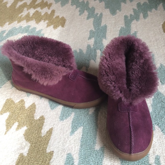 FLASH SALE!!! 🎉🎉 today only!! Purple UGGs!!