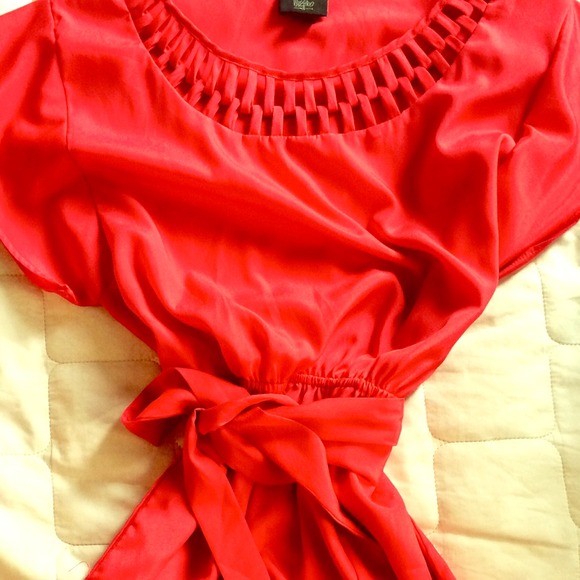 Coral pink, short sleeve dress with tie at waist.