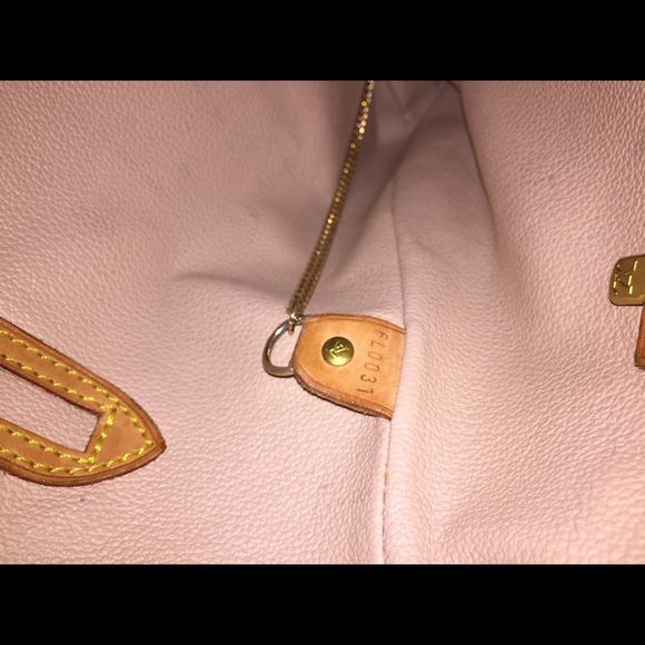 💢Host Pick💢 💯% Authentic LV large bucket purse - Picture 4 of 4