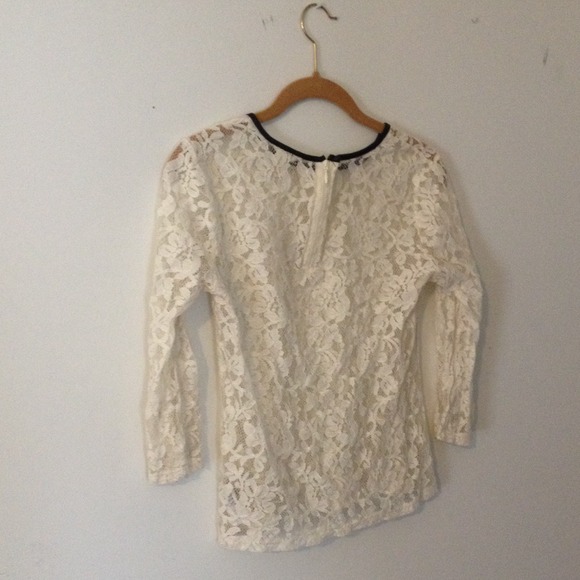 Fitted Lace Blouse - Picture 2 of 3