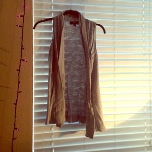 Sleeveless cardigan