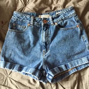 High wasted denim shorts
