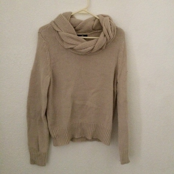 Knitted Sweater w/ Braided Collar Detail