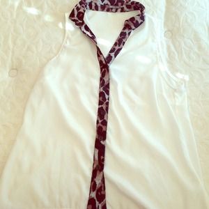 White and cheetah sleeveless tank. 🐆