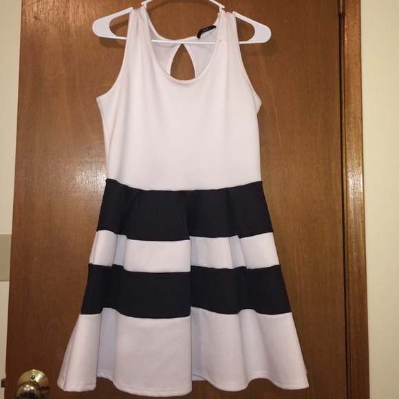 Dresses & Skirts - Dress XL