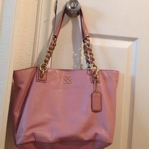 Coach leather hand bag in powder pink 💕