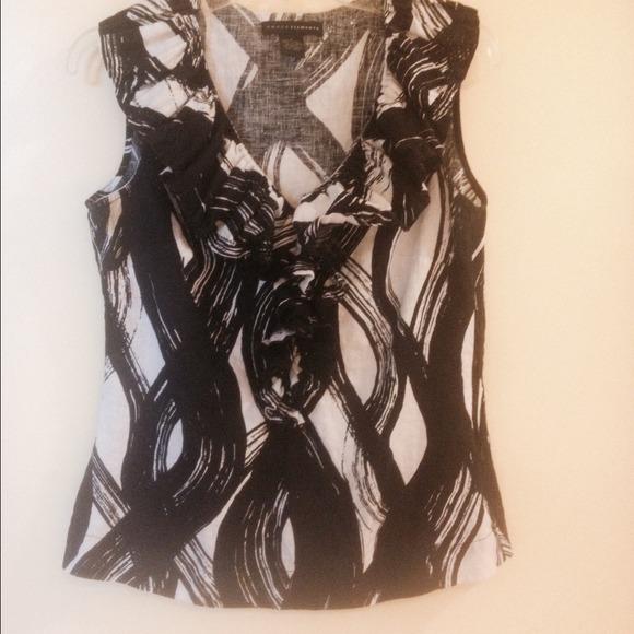 Ruffled collar print top