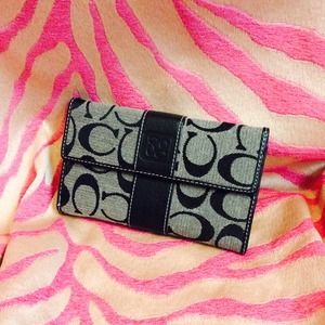 Signature Coach Wallet (small)