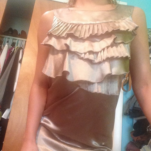 Sold in bundle! Gold ruffle Kensie dress size M! - Picture 2 of 2