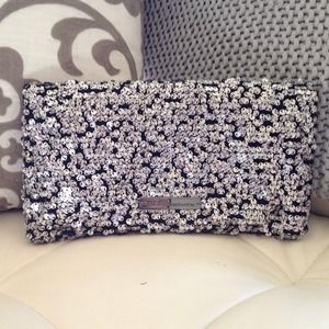 ‼️️️BLOWOUT SALE‼️ New sequins foldover clutch 💕