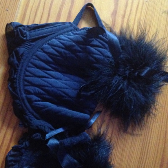 Carol Maloney bra - Picture 3 of 3