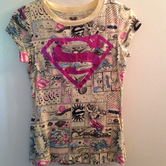 SUPER GIRL DC COMMIC T-Shirt!
