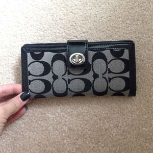 !!REDUCED SPECIAL!! Limited...Coach hand wallet