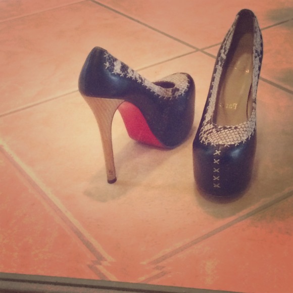 Red bottom size 8 Christian louboutin heels