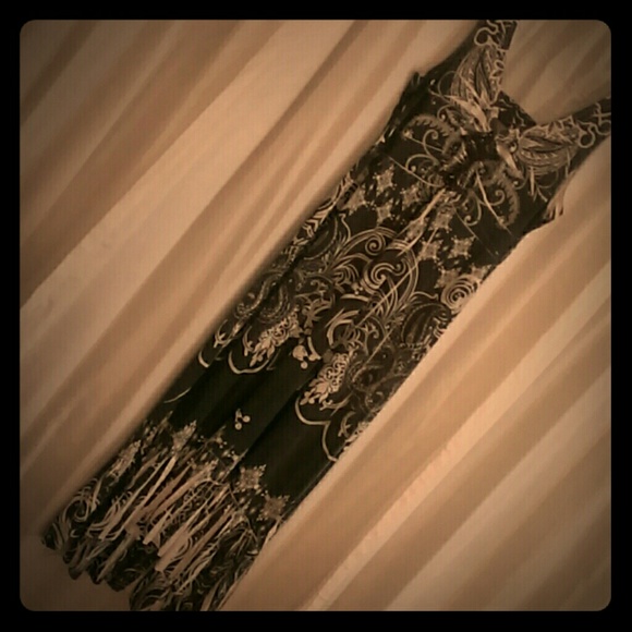 Beautiful Summer Maxi Dress - Slightly open back