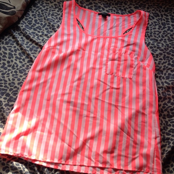 Bright pink & white top