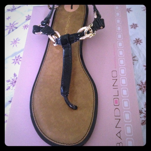 Bandolino black leather and gold hardware flats