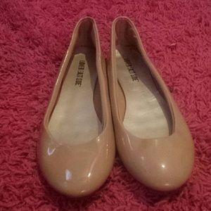 Nude flats