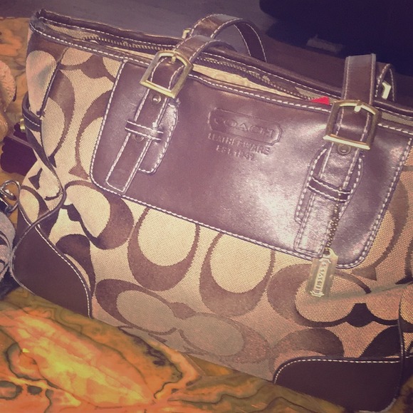 COACH AUTHENTIC