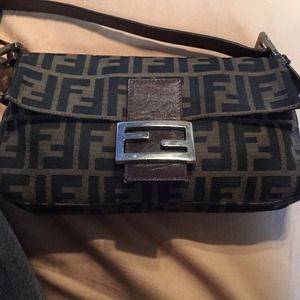 💯% Authentic Fendi handbag