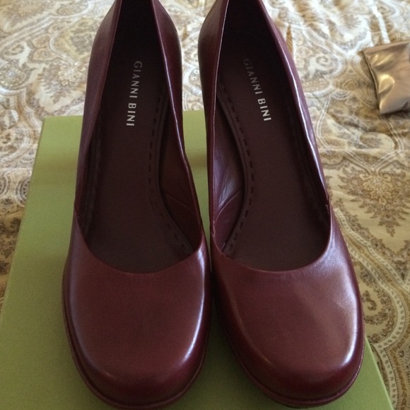 Gianni Bini Prussian Red heels