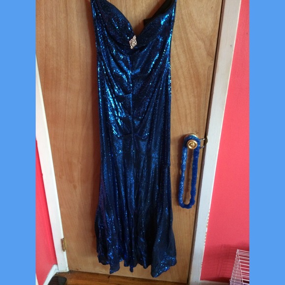 Prom dress. - Picture 3 of 4