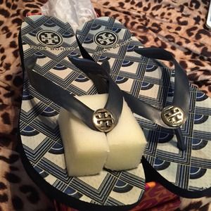 Tory burch flipflops size 8 with box