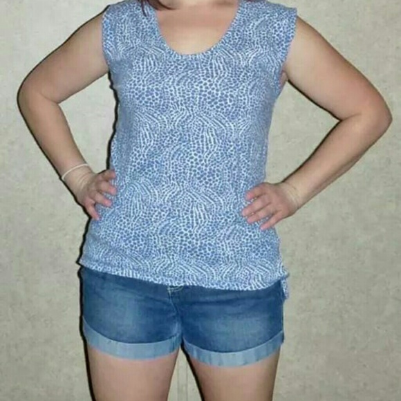 Top. - Picture 2 of 2