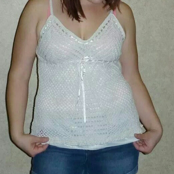 Top. - Picture 3 of 3