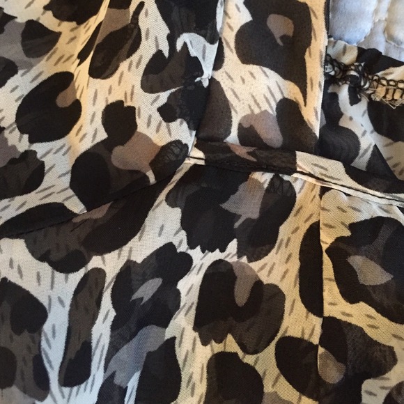 Leopard print dressy top - Picture 2 of 3