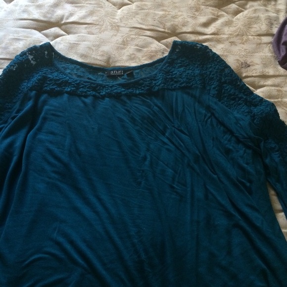 Casual shirt w/lace sleeves
