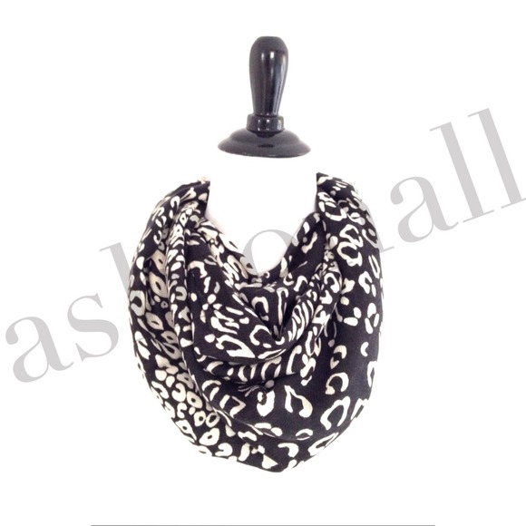 ❗️Sale❗️Animal Print Scarf/Shawl - Picture 3 of 4