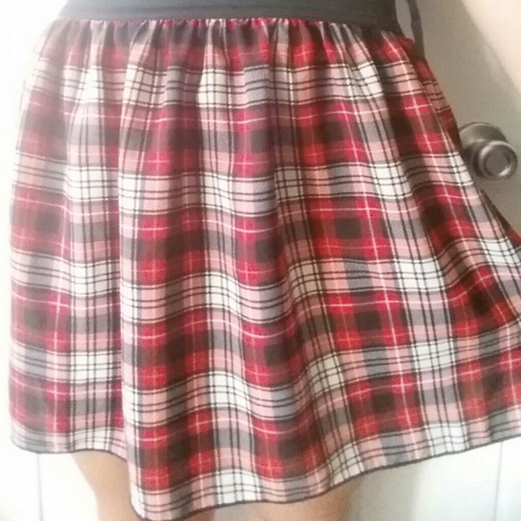 Plaid Skirt! - Picture 4 of 4