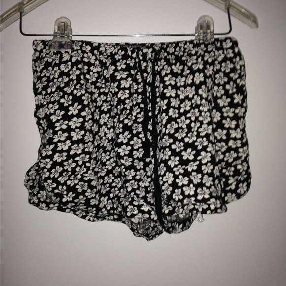 (SOLD ON VINTED) Floral shorts
