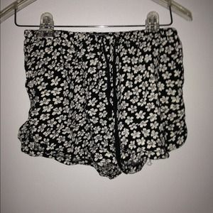 (SOLD ON VINTED) Floral shorts