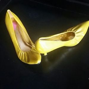 Mustard color pumps