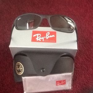 Ray Ban Sunglasses. RB 2030