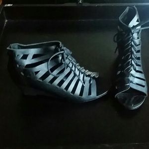Black wedge shoes