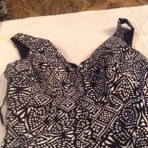 Black and white v neck back and front dress