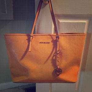 SALE🎉Michael by Michael Kors Mustard tote Large