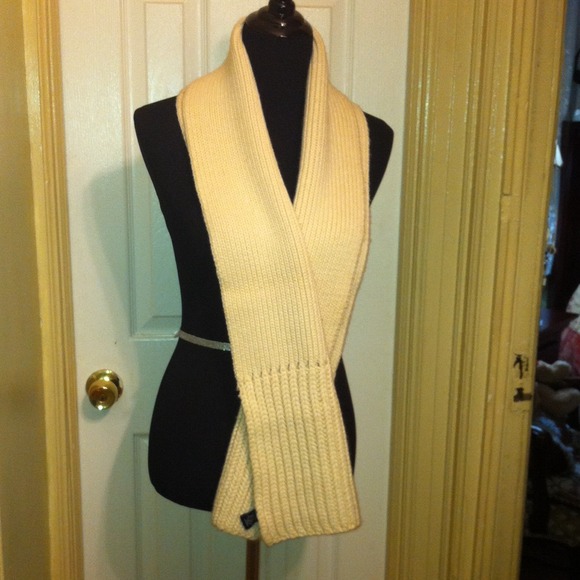 GAP Accessories - Gap Ivory Knit Scarf
