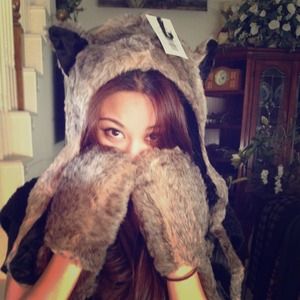 Winter hat with hand pocket