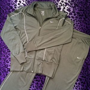 NIKE sweat suit