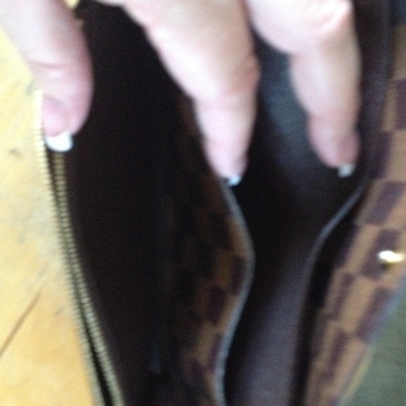 Extra pics of LV wallet