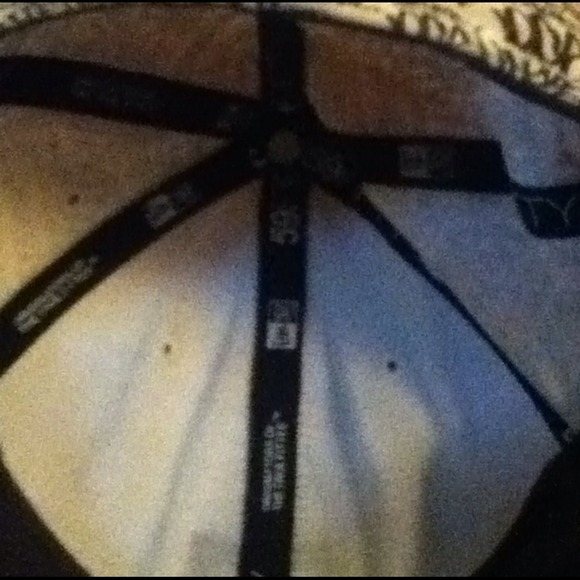 DC hat - Picture 3 of 4