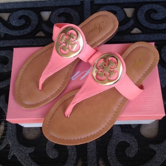 🔴sold LAST PAIR CORAL SANDALS WGOLD EMBLEM DETAIL - Picture 2 of 3