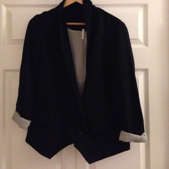 Black Drapery Blazer - Picture 3 of 4