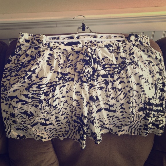 Trouser Shorts ❤️ NWOT - Picture 1 of 4