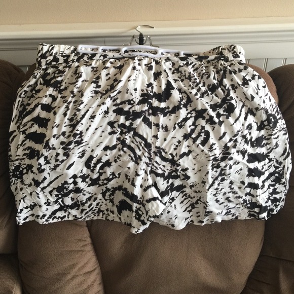 Trouser Shorts ❤️ NWOT - Picture 3 of 4